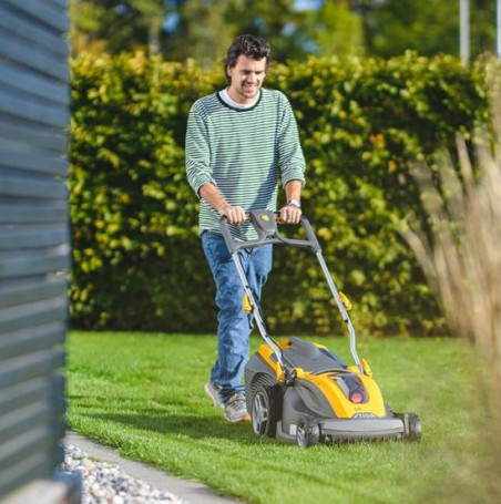 Аккумуляторная газонокосилка Stiga SLM 540 AE с аккумулятором и ЗУ