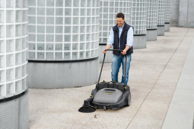 Подметальная машина Karcher KM 70/30 C Bp  1.517-211.0