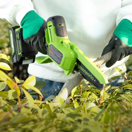 Цепная мини пила аккумуляторная Greenworks GD24CSMNX, 24V c 1хАКБ 2Ач и ЗУ