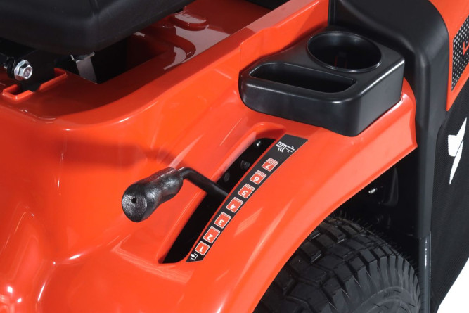 Садовый трактор YARD FOX T 92RBH