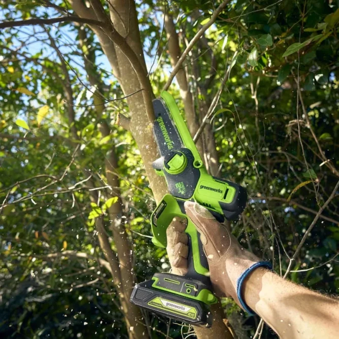 Цепная мини пила аккумуляторная Greenworks GD24CS15, 24V, 15см, бесщеточная, с автоматической смазкой цепи, без АКБ и ЗУ