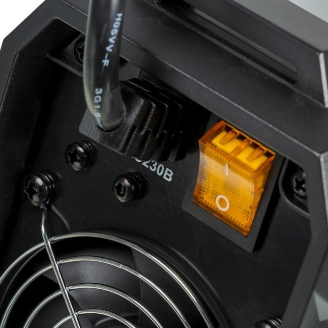 Инверторный сварочный аппарат Ресанта САИ-190Т LUX