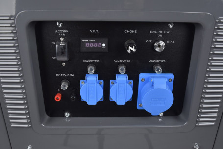 Бензогенератор в шумозащитном кожухе EVOline QB 12000 E