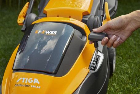 Аккумуляторная газонокосилка Stiga COLLECTOR 136 AE с акк. и ЗУ