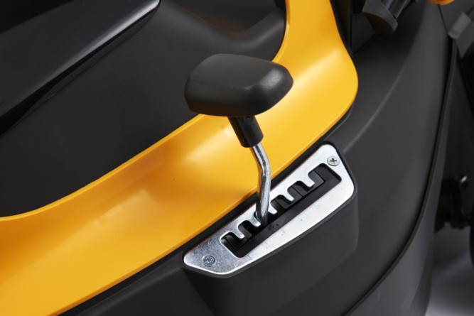 Аккумуляторная газонокосилка Stiga COLLECTOR 140 AE с акк. и ЗУ