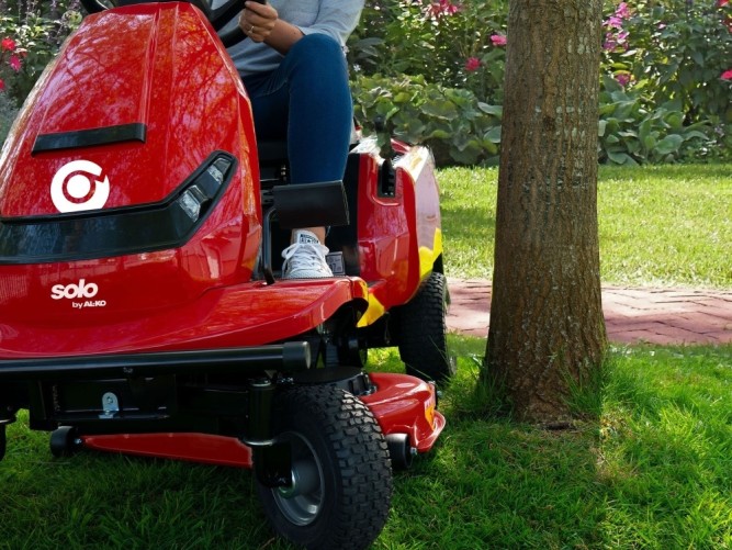Трактор газонный Solo by AL-KO E-Rider R 85.1 Li