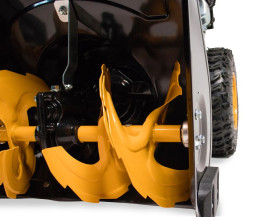 Снегоуборщик бензиновый Champion ST553