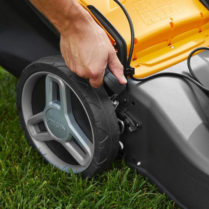 Аккумуляторная газонокосилка Stiga COLLECTOR 548 S AE с акк. и ЗУ