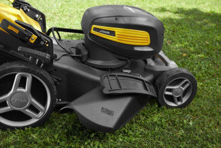 Аккумуляторная газонокосилка Stiga COMBI 753 SQ AE