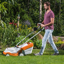 Аккумуляторная газонокосилка Stihl RMA 235 c AK 30 и AL 101