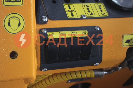 Мини-погрузчик BAUMECH ML-032 Pro (Zongshen GB750 EFI инжектор + капот,)