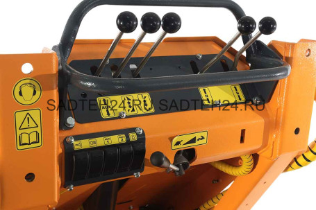 Мини-погрузчик BAUMECH ML-02 PRO, двиг. Honda GX630