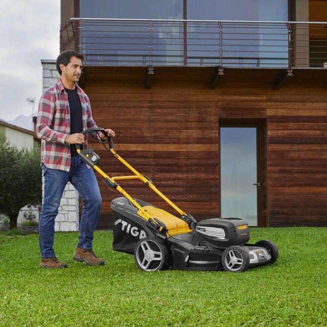 Аккумуляторная газонокосилка Stiga COMBI 955 SQ AE
