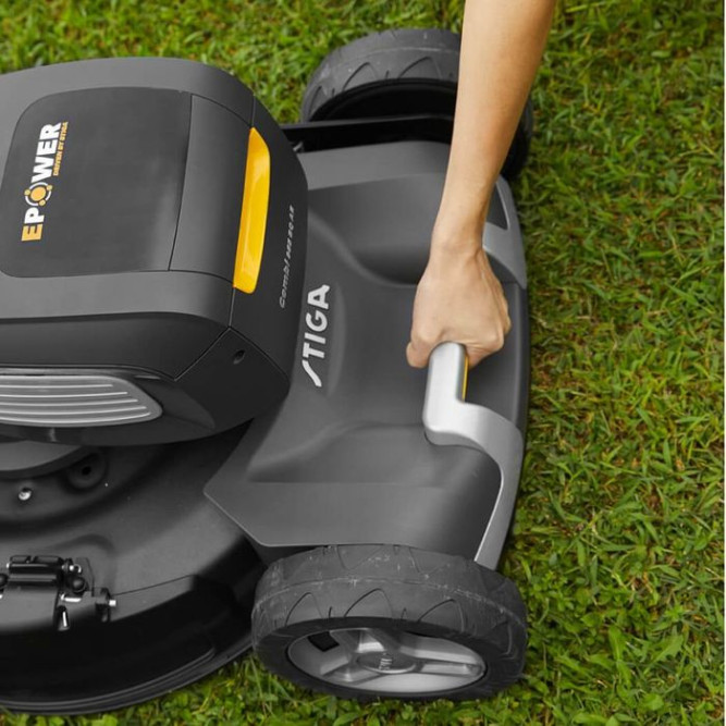 Аккумуляторная газонокосилка Stiga COMBI 955 SQ AE
