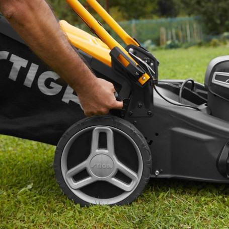 Аккумуляторная газонокосилка Stiga COMBI 955 SQ AE