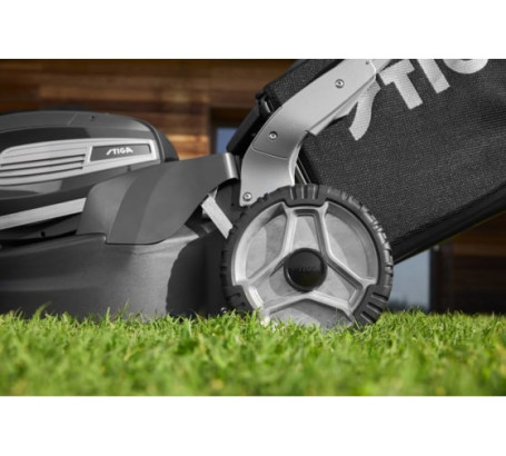 Аккумуляторная газонокосилка Stiga TWINCLIP 950 SQ AE