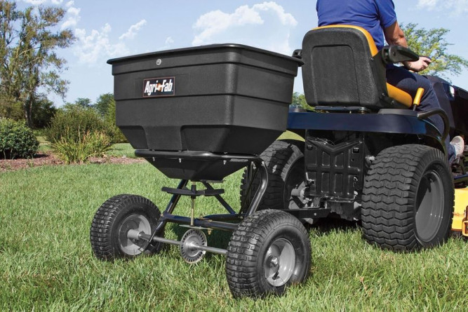 Разбрасыватель удобрений MTD прицепной, 45 кг