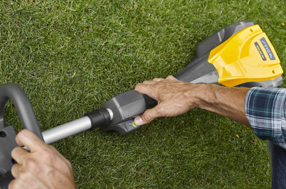 Gardena 550 триммер электрический. Триммер аккумуляторный для травы гарден. Как правильно выбрать аккумуляторный триммер для травы. Триммер для травы аккумуляторный worx. Триммер black+decker st1823.