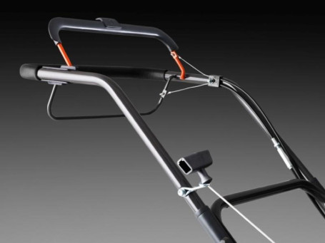 Газонокосилка бензиновая Husqvarna LC 140S