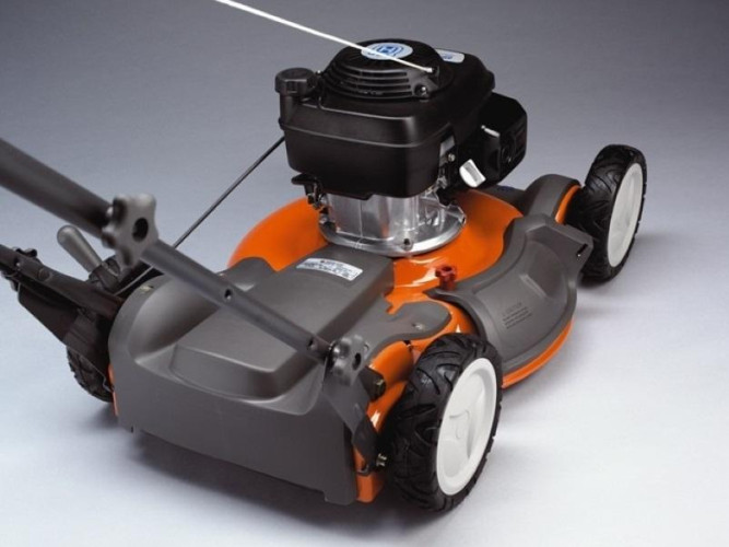 Газонокосилка бензиновая Husqvarna LC 153